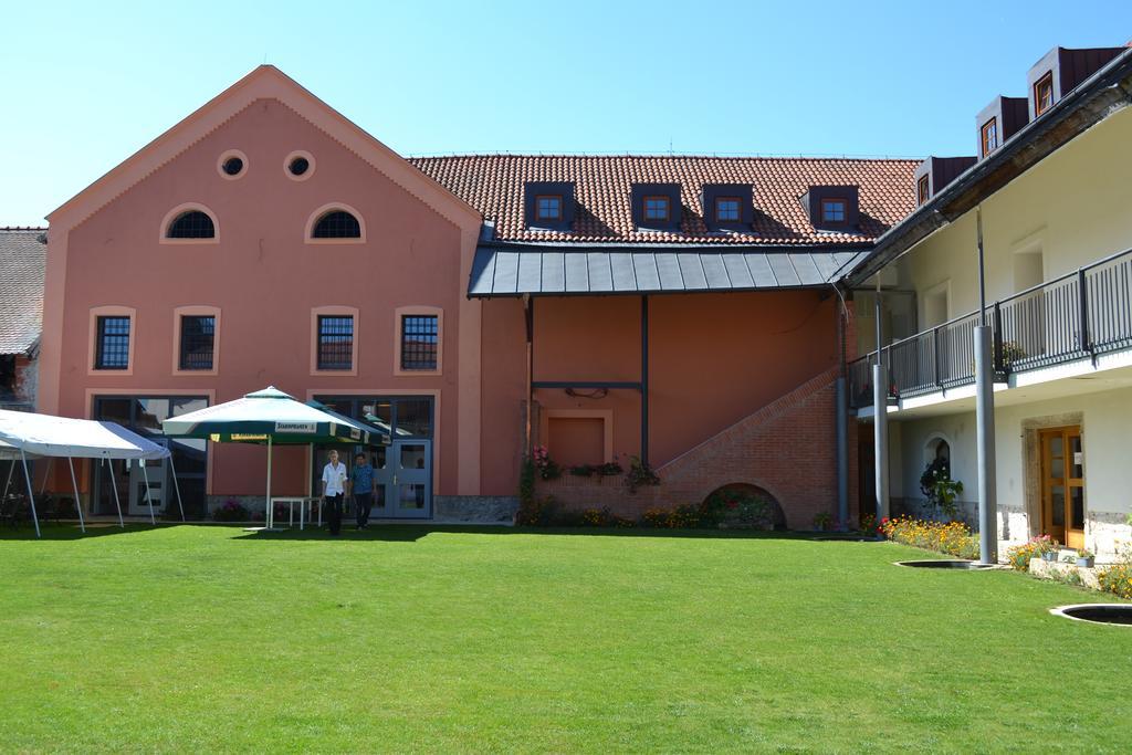 Hotel Antoň Telč Buitenkant foto