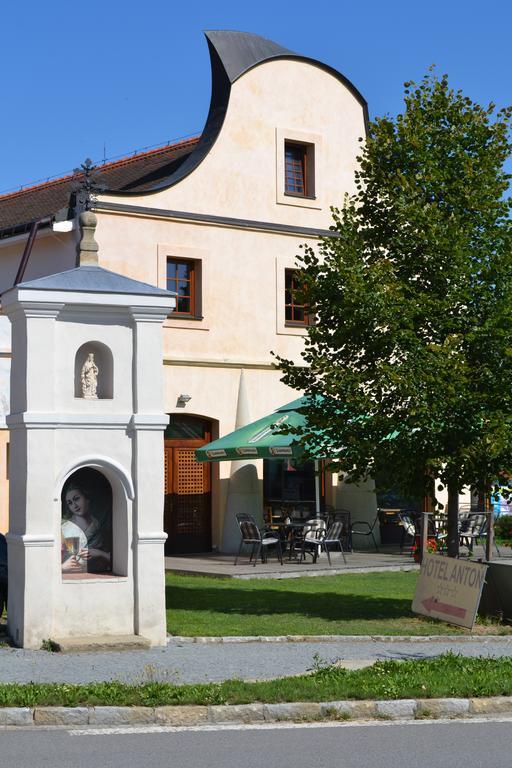 Hotel Antoň Telč Buitenkant foto